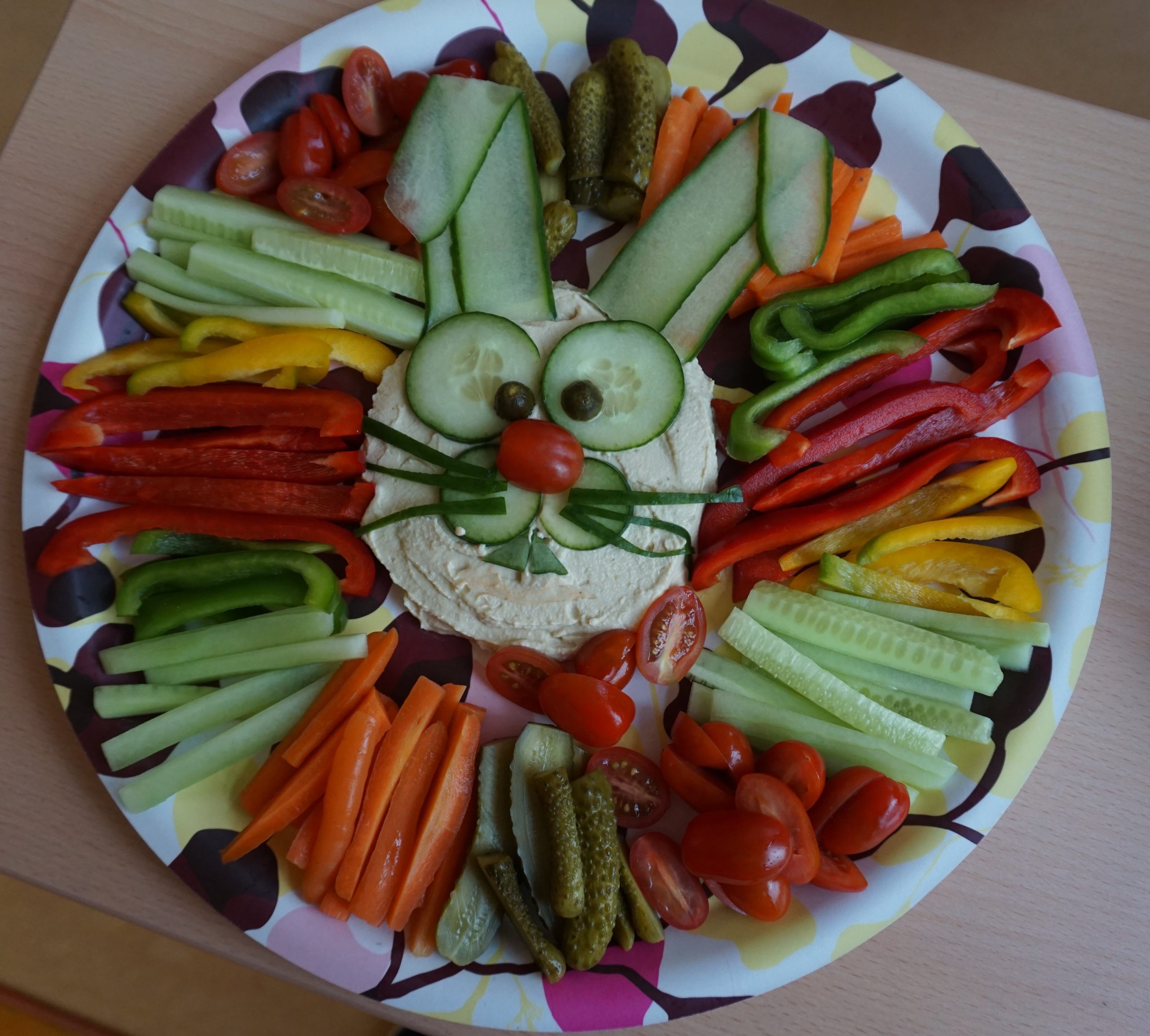 Osterfrühstücksobst und Gemüse in der Kita Lillabo
